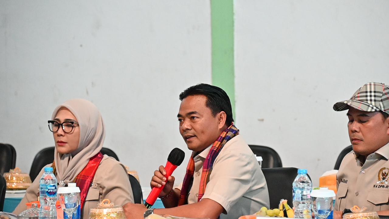 Anggota Komisi IV DPR RI Ketut Suwendra dalam kunjungan kerja Panja Penyerapan Gabah dan Jagung Komisi IV DPR RI di Kota Makassar, Sulawesi Selatan Jumat (28/11/2025). Foto : Tn/Andri