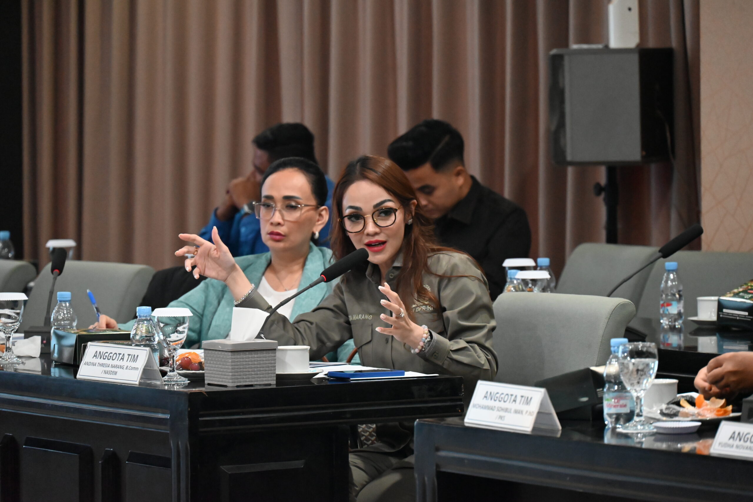 Anggota Komisi I DPR RI, Andina Thresia Narang, saat mengikuti Kunjungan Spesifik Komisi I DPR RI ke PT PINDAD (Persero) di Malang, Jawa Timur, Selasa (2/12/2025). Foto: Balggys/vel.