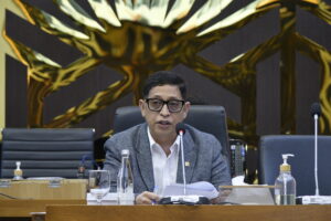 Ketua Badan Legislasi DPR RI Bob Hasan saat memimpin Rapat Pleno Pengambilan Keputusan Harmonisasi RUU PSDK di Kompleks Parlemen, Senayan, pada Kamis,(4/12/2025). Foto : Munchen/Han.