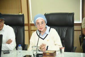 Anggota Komisi VIII DPR Selly Andriany Gantina saat mengikuti Tim Kunspek Komisi VIII DPR rapat dengan jajaran Pemprov Sumut, di Medan, Sabtu (6/12/2025). Foto: Jaka/vel.