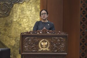 Ketua DPR RI Puan Maharani saat menyampaikan pidato penutupan Masa Persidangan II Tahun Sidang 2025-2026 di Ruang Rapat Paripurna, Senin, (8/12/2025). Foto: Munchen/vel.