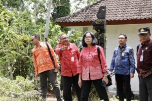 Wakil Ketua Komisi X DPR RI, My Esti Wijayati aat melakukan kunjungan kerja di SMPN 3 Manggis, Kab. Karangasem, Provinsi Bali, Jumat (12/12/2025). Foto : Upi/Andri.