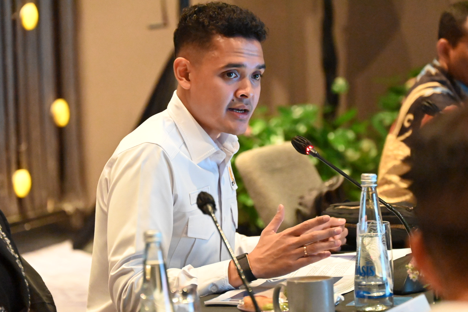 Anggota Komisi VI DPR RI Abdul Hakim Bafagih saat mengikuti pertemuan Kunjungan Kerja Spesifik ke Gianyar, Bali, Jumat (5/12/2025). Foto: Intan/vel.