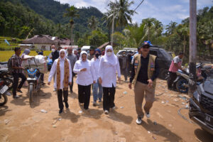 Anggota Komisi VIII DPR RI, Wardatul Asriah, dalam kunjungan kerja Komisi VIII di Kantor Bupati Pesisir Selatan, Sabtu (6/12/2025). Foto: Eno/vel.
