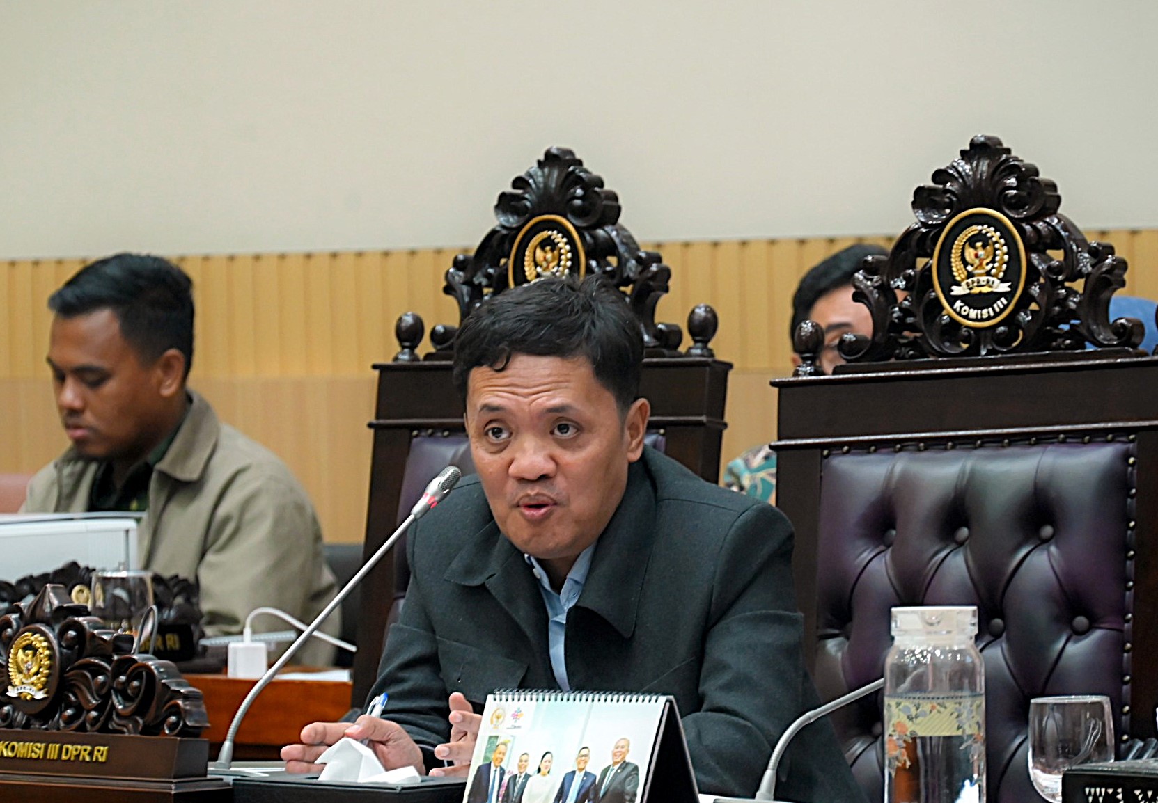 Ketua Komisi III DPR RI, Habiburokhman dalam RDPU dengan Jaksa Agung Muda Bidang Pembinaan, Kepala Kejaksaan Tinggi Sumsel di Ruang Rapat Komisi III, DPR RI, Senayan, Jakarta, Kamis, (27/11/2025). Foto : Tari/Andri