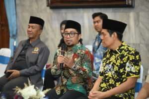 Anggota Komisi II DPR RI Muhammad Khozin saat mengikuti rapat Tim Kunspek Komisi II DPR dengan Bupati Serang di Pendopo Bupati, Serang, Banten, Selasa (2/12/2025). Foto: Jaka/vel.