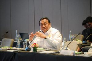 Anggota Komisi VI DPR RI Rachmat Gobel saat mengikuti pertemuan dengan Kemendag, Bulog, ID FOOD, BP BUMN dan Danantara di Denpasar, Jumat (5/12/2025). Foto: Tari/vel.