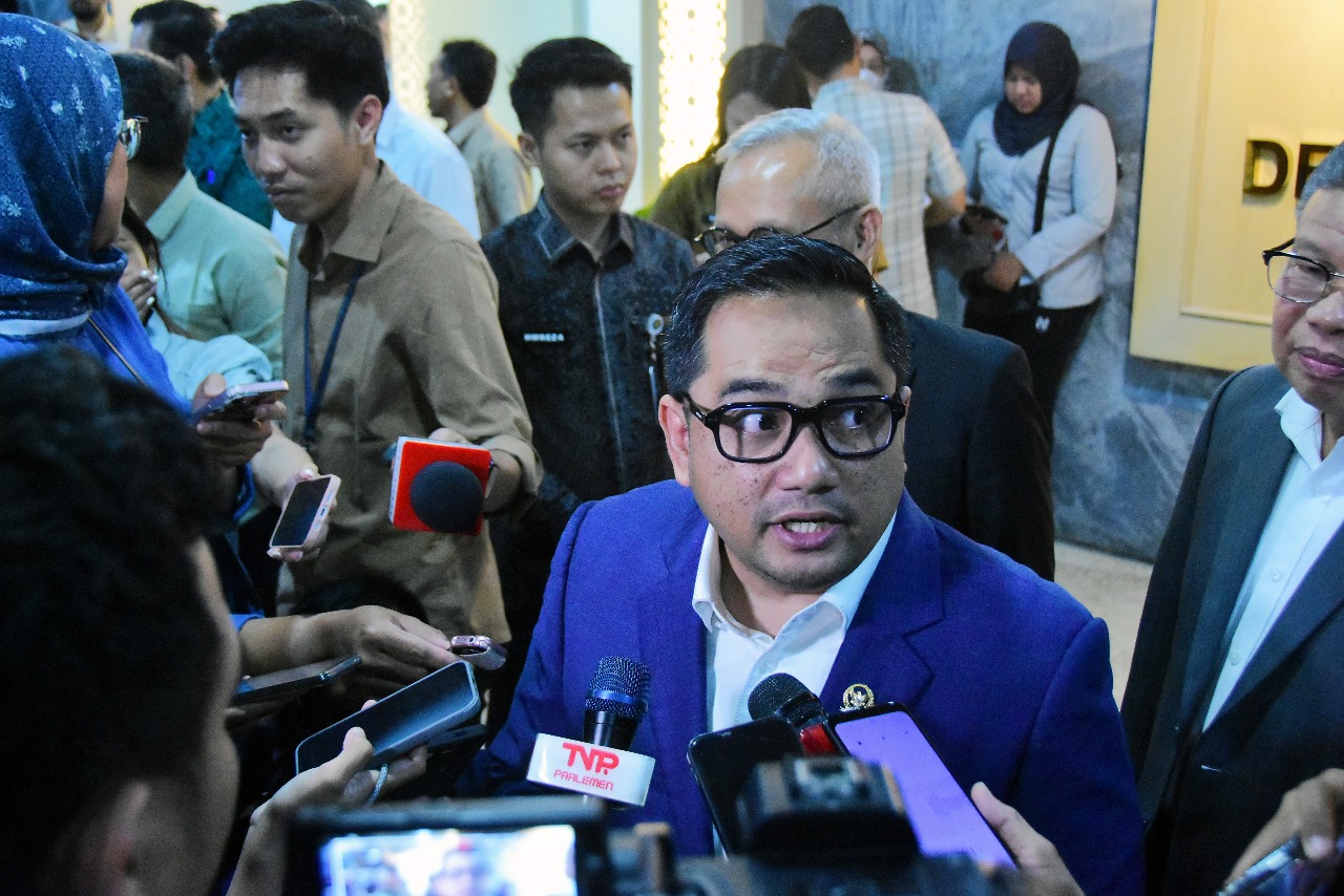 Ketua Komisi II DPR RI, Muhammad Rifqinizamy Karsayuda, saat ditemui di Kompleks Parlemen, Senayan, Jakarta, Senin (8/12/2025). Foto: Sari/vel.