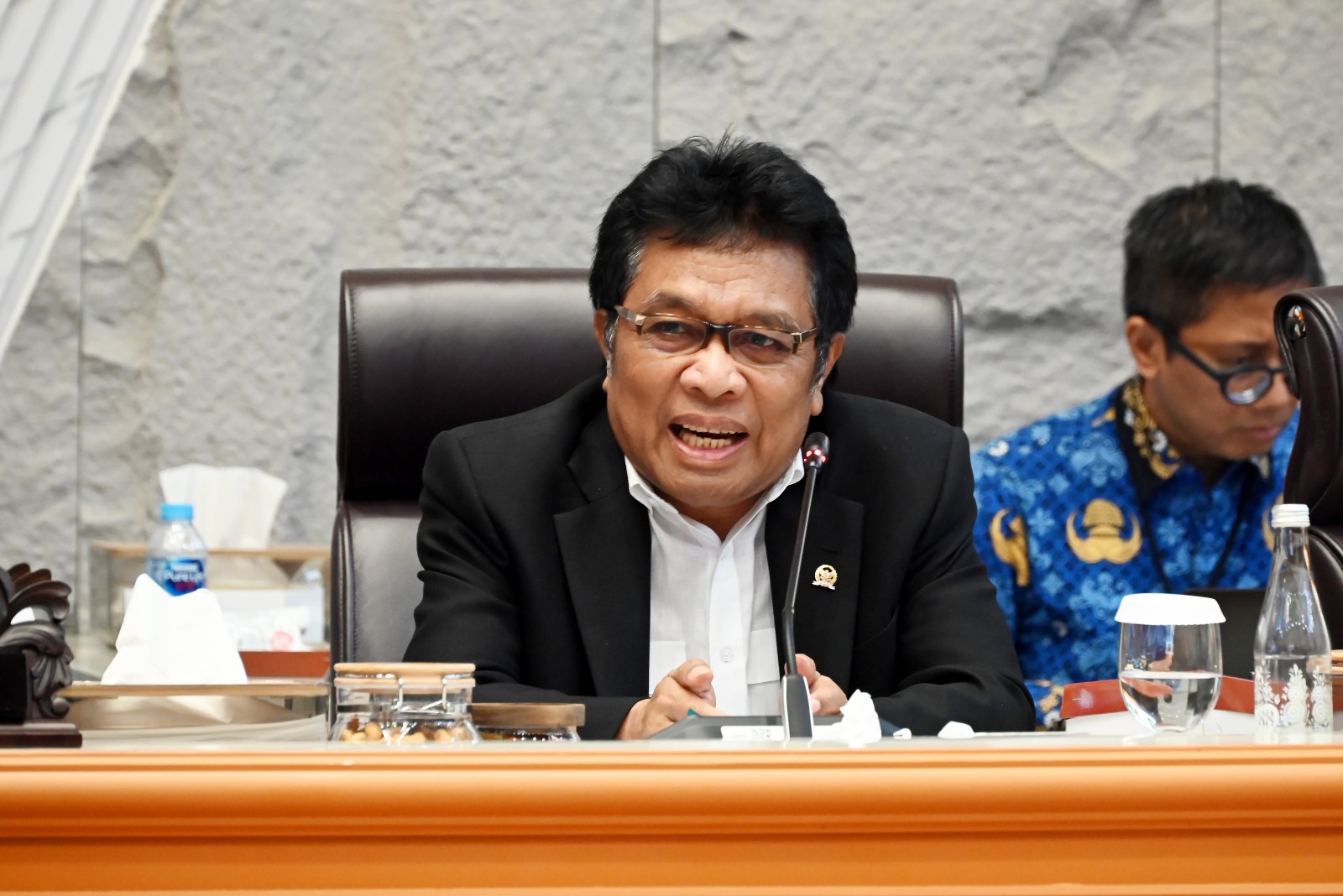 Wakil Ketua Komisi V DPR RI, Ridwan Bae saat Rapat Dengar Pendapat bersama Kepala BMKG dan Kepala BNPP/Basarnas di Kompleks Parlemen, Senin (1/12/2025). Foto: Arifman/vel.