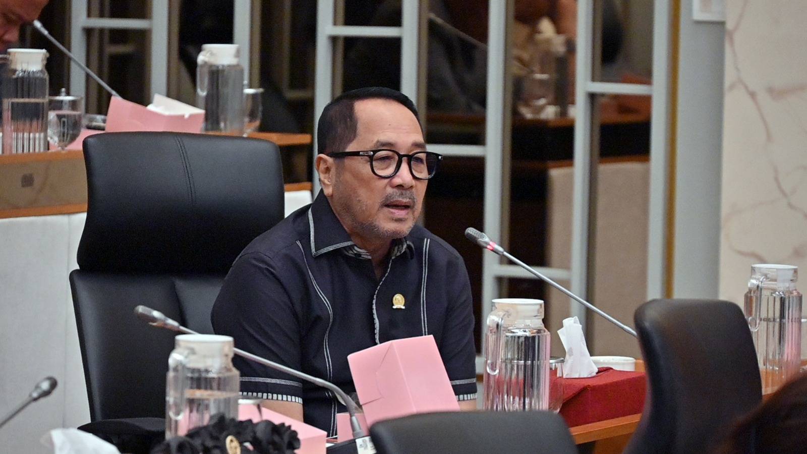 Anggota Komisi IV DPR RI, Firman Soebagyo saat mengikuti RDPU Komisi IV bersama Dewan Pengurus Yayasan Wahana Aksi Kritis Nusantara di ruang Komisi IV, Senin (1/12). Foto: Karisma/vel.