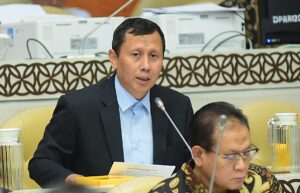 Anggota Komisi IV DPR RI, Slamet, dalam Rapat Kerja Komisi IV dengan Menteri Kehutanan di kompleks parlemen senayan pada Kamis, (4/12/2025). Foto : Mentari/Han.