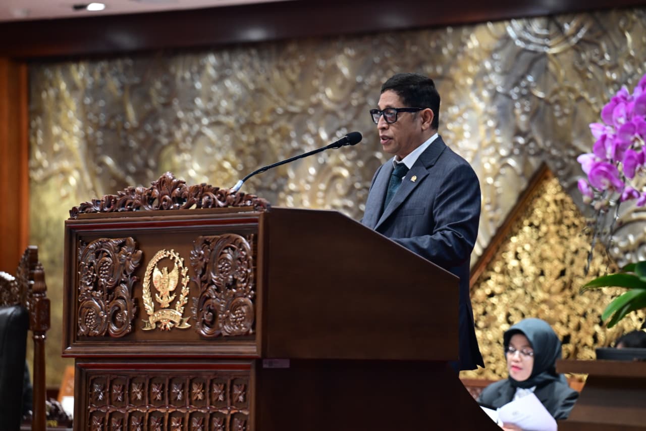 Ketua Badan Legislasi (Baleg) DPR RI Bob Hasan saat menyampaikan laporan Prolegnas RUU Prioritas Tahun 2025 pada Rapat Paripurna DPR RI. Foto: Azka/vel.