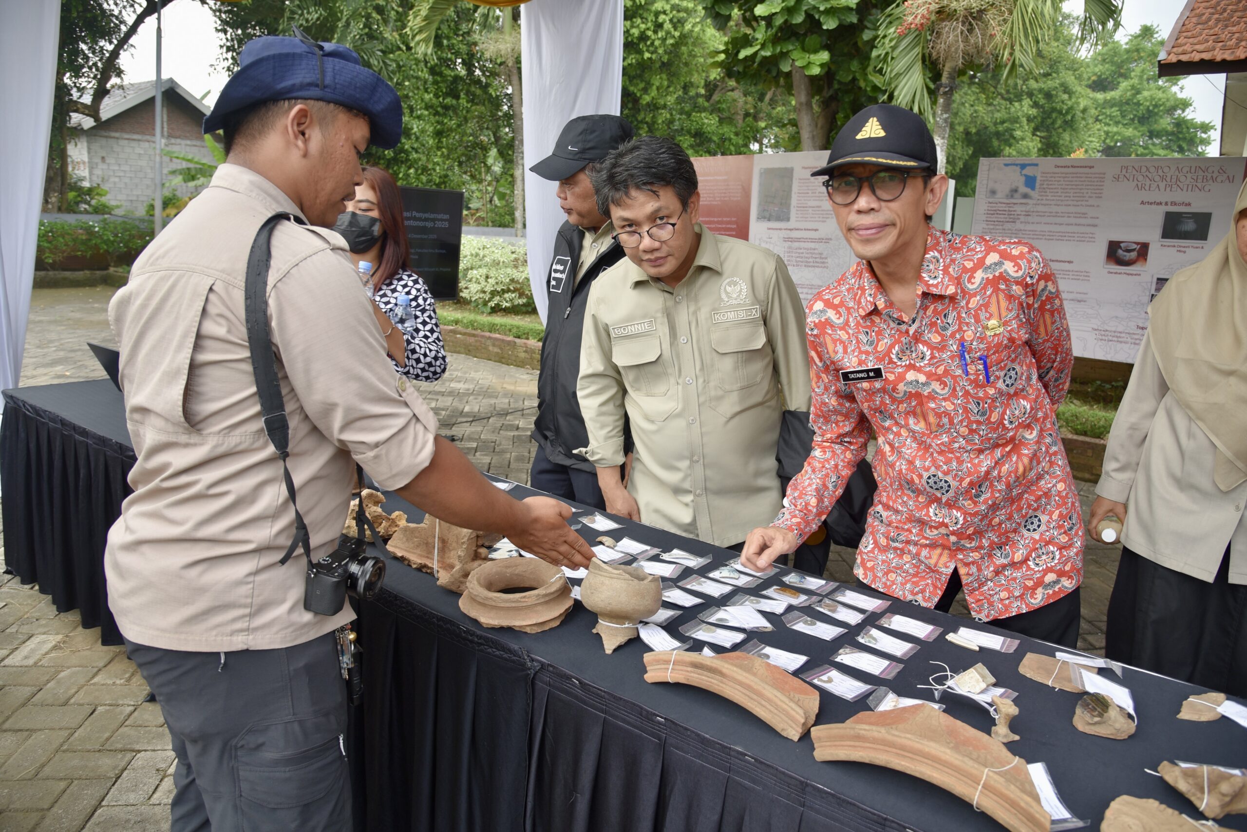 Anggota Komisi X DPR RI Bonnie Triyana di Balai Pelestarian Kebudayaan Wilayah XI Jawa Timur, Mojokerto, Jawa Timur, Rabu (27/11/2025). Foto : Blf/Andri