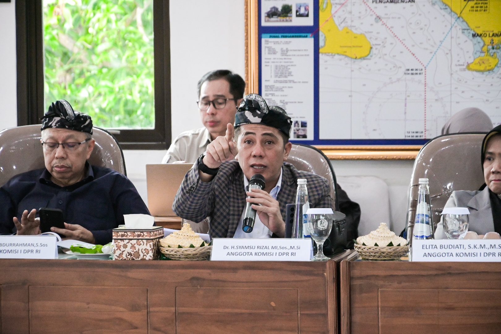 Anggota Komisi I DPR RI Syamsu Rizal saat mengikuti pertemuan kunjungan kerja spesifik ke Pangkalan TNI AL di Denpasar, Jumat (5/12/2025). Foto: Aisyah/vel