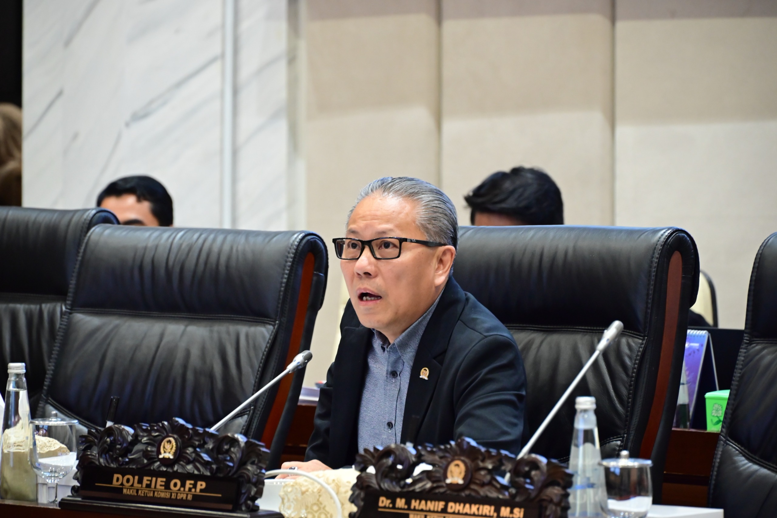 Wakil Ketua Komisi XI DPR RI Dolfie Othniel Frederic Palit saat Rapat Kerja Komisi XI DPR RI bersama OJK dan BEI, di Gedung Nusantara I, DPR RI, Senayan, Jakarta, Rabu (3/12/2025). Foto: Mares/vel.