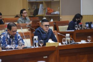 Anggota Komisi III DPR RI, Soedeson Tandra, saat mengikuti Rapat Panitia Kerja (Panja) Reformasi Polri, Kejaksaan, dan Pengadilan di Gedung Nusantara II, Senayan, Jakarta, Selasa (2/12/2025). Foto: Arief/vel.