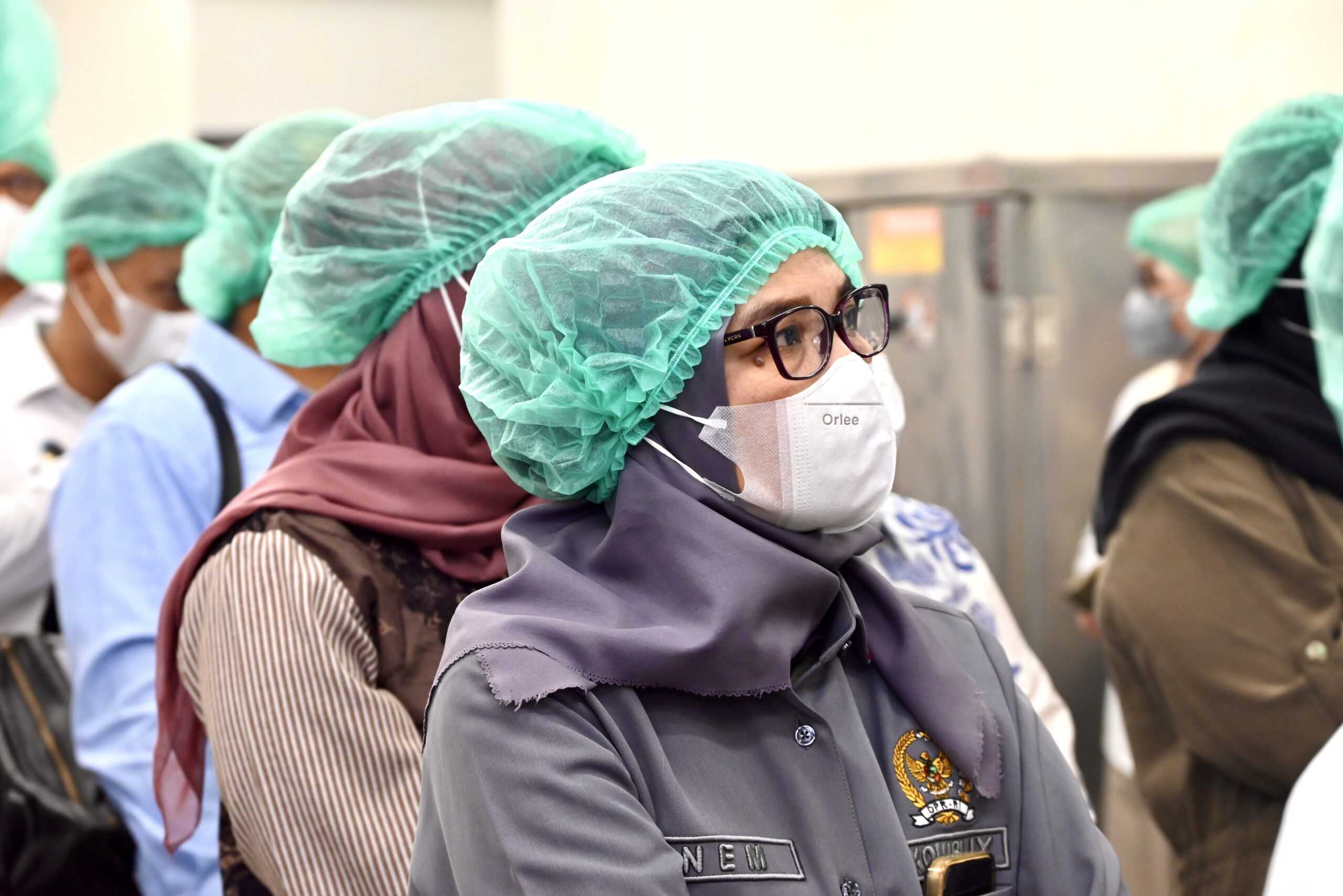 Anggota Komisi IX DPR RI Neng Eem Marhamah saat mengunjungi Satuan Pelayanan Pemenuhan Gizi (SPPG) Parung Serab, Tangerang, Senin (1/12/2025). Foto: Adi/vel.