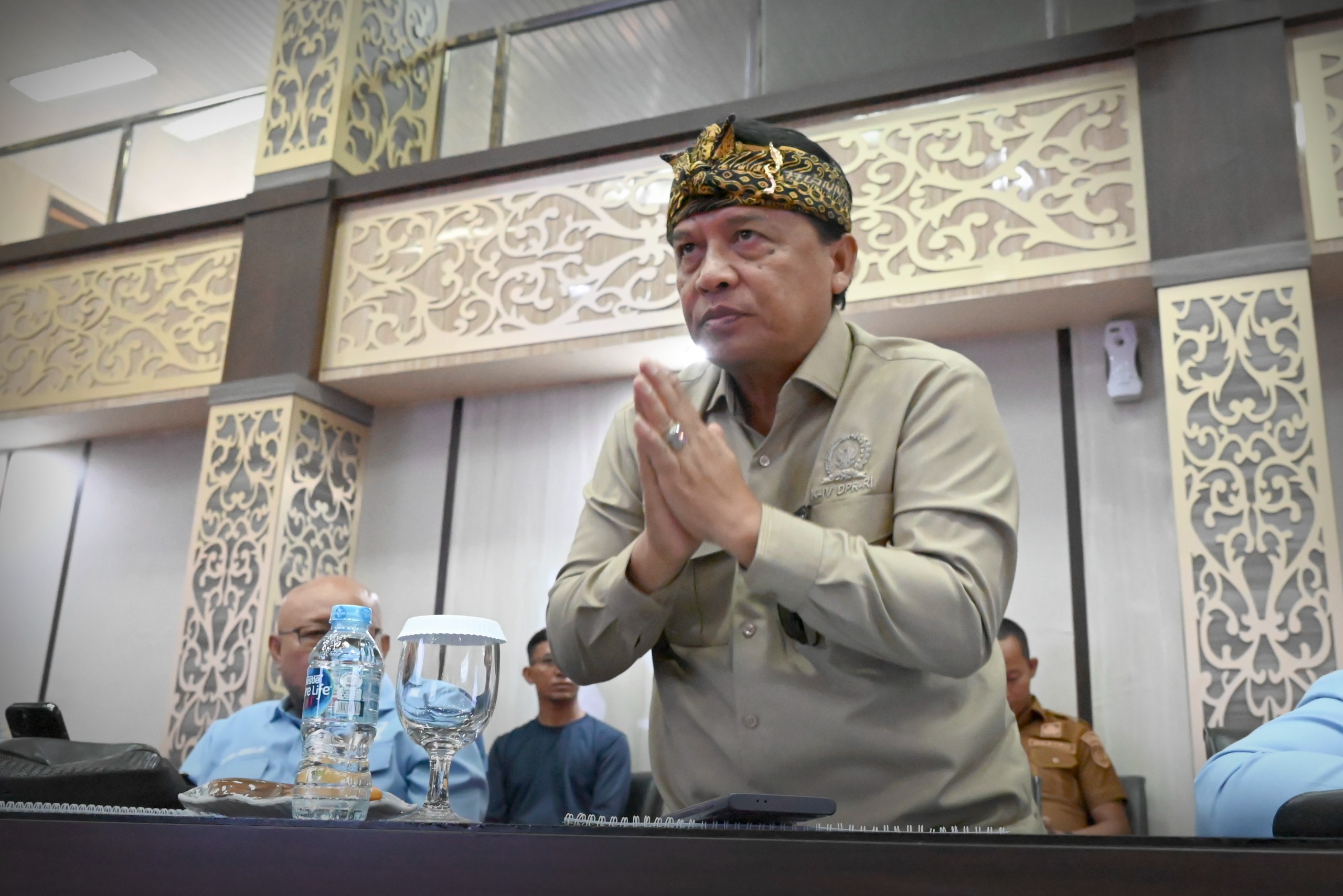Anggota Komisi IV DPR RI, Dadang M. Naser saat mengikuti Kunjungan Kerja Spesifik Komisi IV DPR RI ke Kantor Gubernur Sumatera Selatan, Selasa (2/12/2025). Foto: Mario/oji.