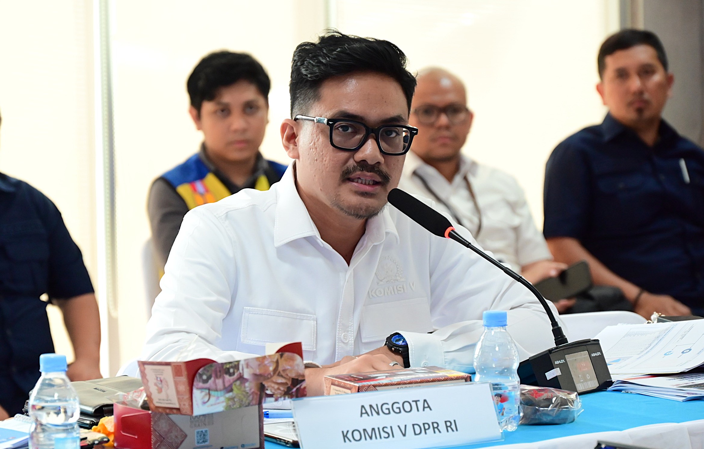 Anggota Komisi V DPR RI Teguh Iswari Suwardi dalam Kunjungan Kerja Reses Komisi V DPR RI, Ke Provinsi Sulawesi Selatan, Kota Makassar, Minggu (14/12/2025). Foto : Rni/Andri.