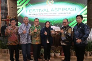 Pimpinan dan Anggota BAM DPR RI saat menghadiri Festival Aspirasi Badan Aspirasi Masyarakat (BAM) DPR RI yang digelar di Geopark Dieng, Banjarnegara, Senin (1/12/2025). Foto: Estu/oji.