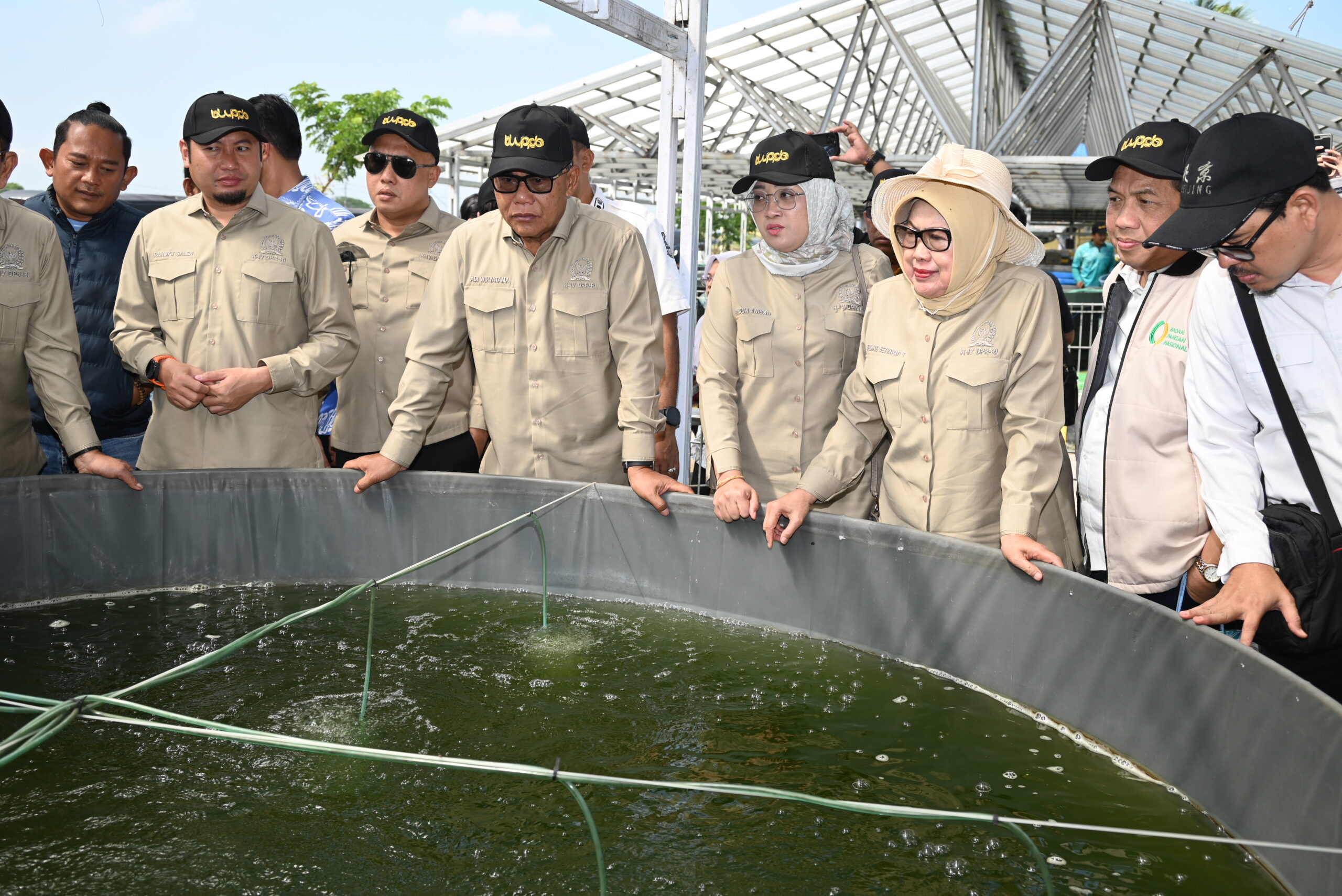 Anggota Komisi IV DPR RI Endang S. Thohari saat kunjungan kerja spesifik ke Balai Layanan Usaha Produksi Perikanan Budidaya (BLUPPB) Karawang di Dusun Sukajadi, Jumat (5/12/2025). Foto: Eko/vel