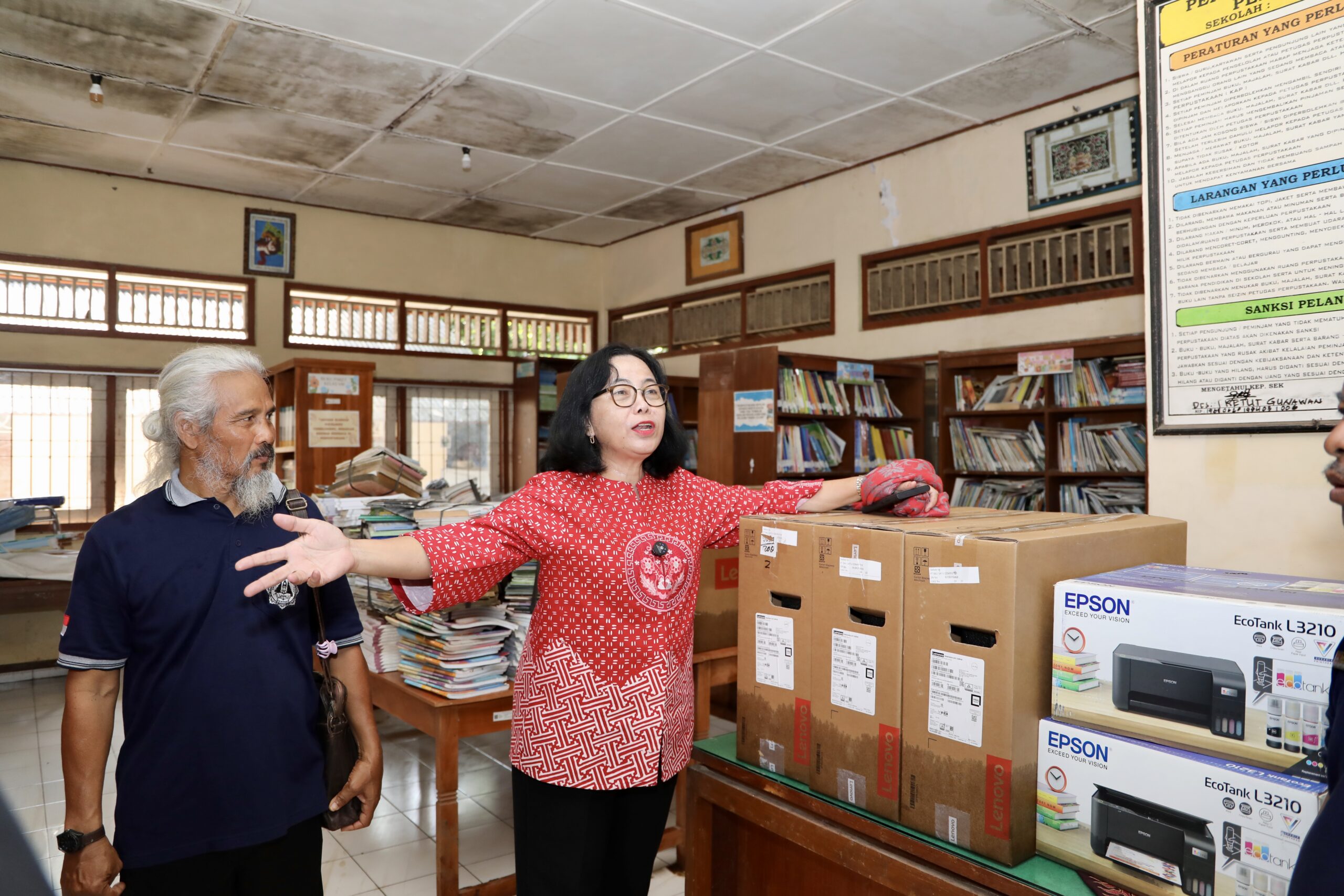 Wakil Ketua Komisi X DPR RI, MY Esti Wijayati saat kunjungan kerja di SMPN 3 Manggis, Karangasem, Provinsi Bali, Jumat (12/12/2025). Foto : Upi/Andri.