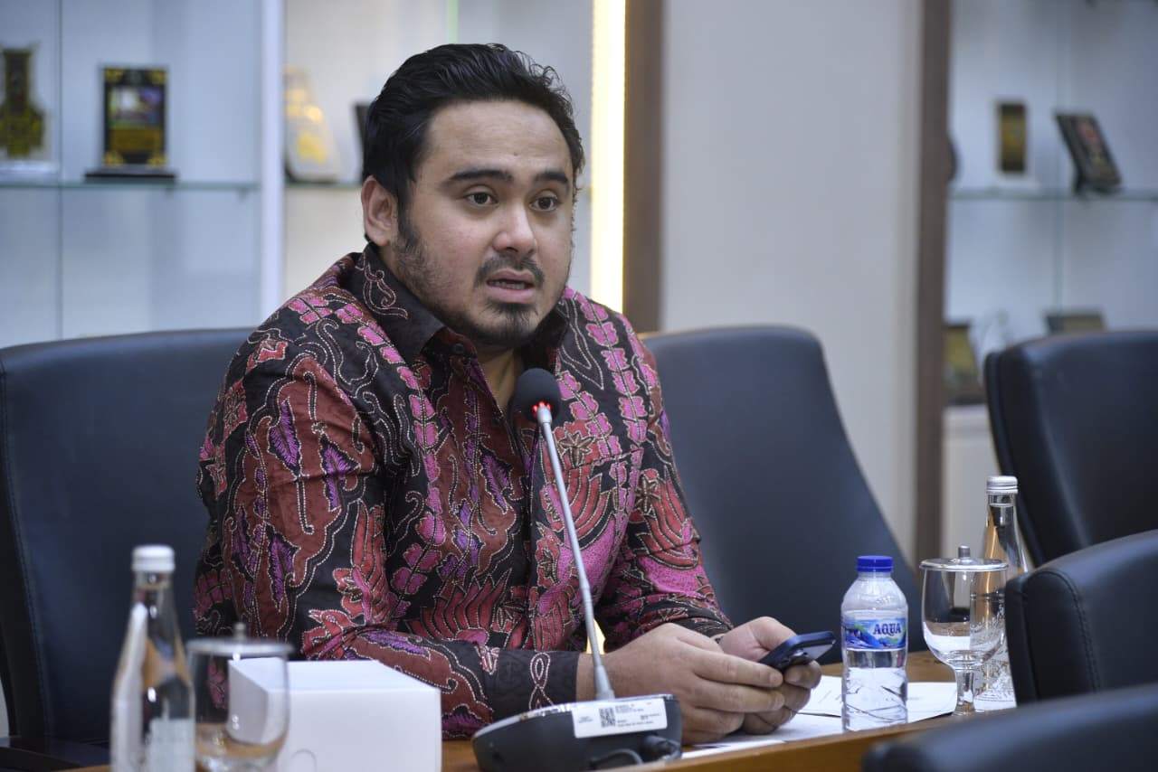 Anggota Baleg DPR RI Ahmad Irawan dalam Raker Baleg terkait Evaluasi Prolegnas RUU Prioritas Perubahan Kedua Tahun 2025 & Penyusunan Prolegnas RUU Prioritas Tahun 2026 bersama Kementerian Hukum di Gedung DPR, Jakarta, Kamis (27/11/2025). Foto : Mu/Andri