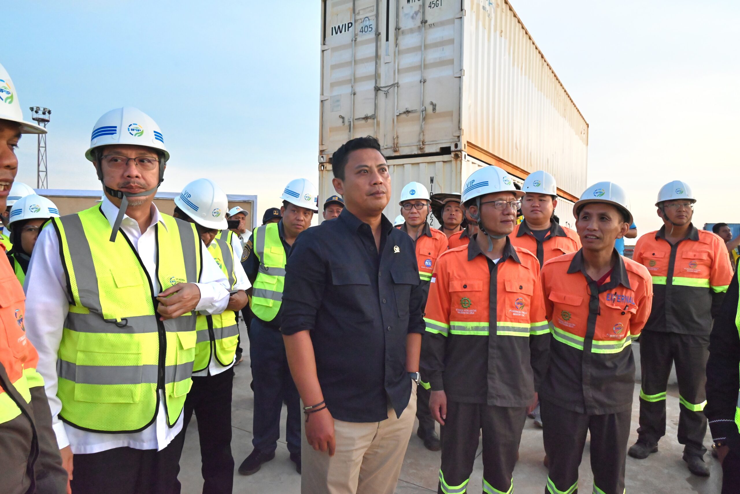 Wakil Ketua Komisi V DPR RI, Andi Iwan Darmawan Aras, saat melakukan kunjungan kerja spesifik ke Kabupaten Kolaka, Sulawesi Tenggara, Kamis (27/11/2025). Foto: Balggys/vel