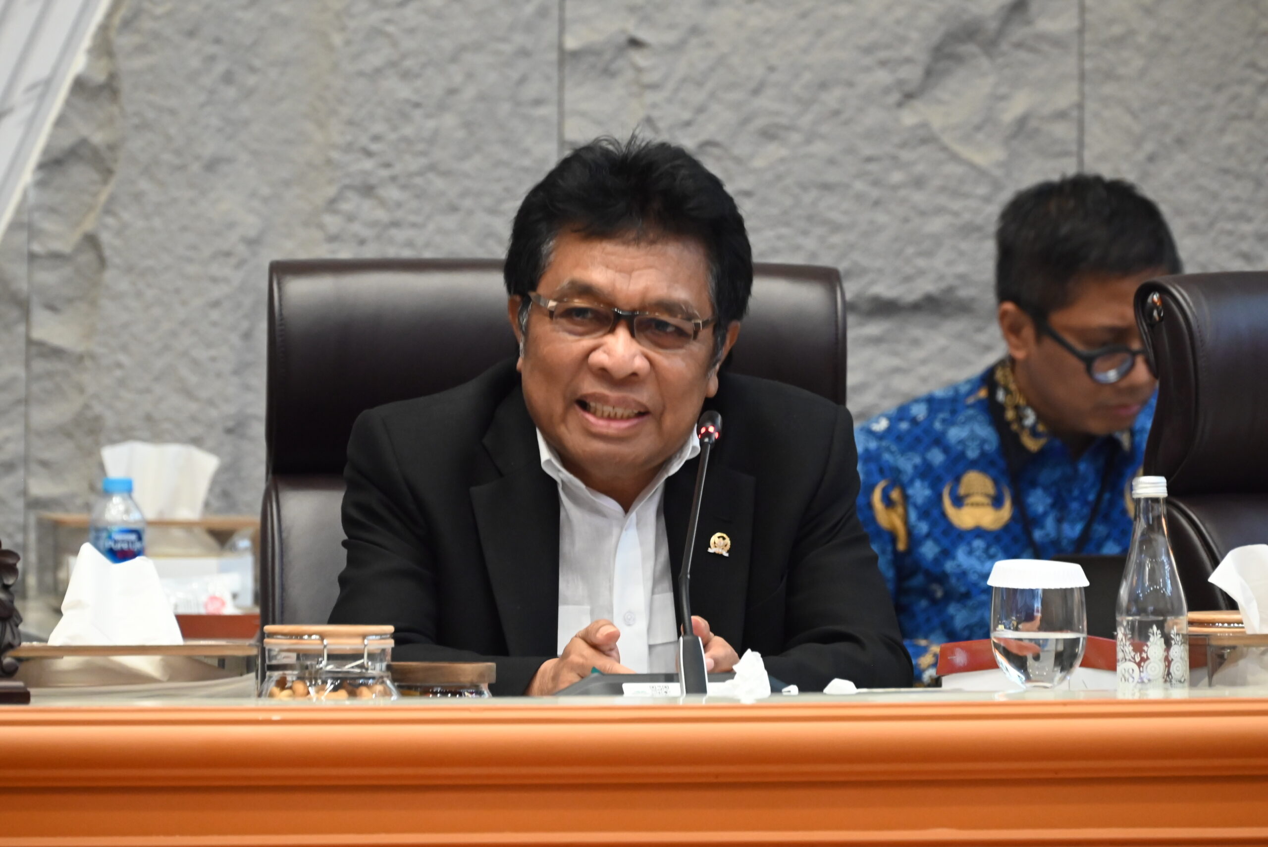 Wakil Ketua Komisi V DPR RI, Ridwan Bae, saat Rapat Dengar Pendapat (RDP) bersama BMKG dan Basarnas di Gedung Nusantara, Jakarta, Senin (1/12/2025). Foto: Arifman/vel.
