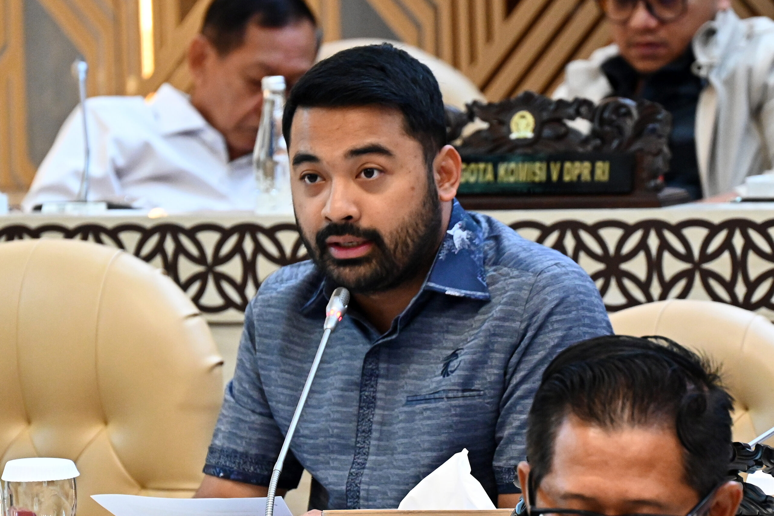 nggota Komisi V DPR RI, Zigo Rolanda saat mengikuti Raker dengan Menteri Perumahan dan Kawasan Permukiman di Gedung DPR RI, Senayan, Jakarta, Kamis (4/12/2025). Foto : Runi/Han.