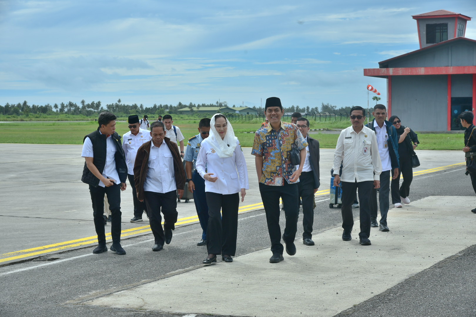 Zulfikar Arse Sadikin selaku Ketua Tim Kunjungan Kerja Panitia Kerja (Panja) Pengelolaan Perbatasan Wilayah Negara Komisi II DPR RI ke Kabupaten Natuna pada Kamis petang, di Pos Lintas Batas Negara (PLBN) Serasan (27/11/2025). Foto : Oji/Andri