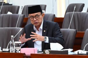 Anggota Komisi VI DPR RI, Budi Sulistyo Kanang, saat megikuti Rapat Dengar Pendapat (RDP) bersama Asosiasi RDP Asosiasi Pedagang Baju Bekas dan Beberapa Asosiasi Lainnya di Gedung Nusantara I, Jakarta, Selasa (2/12/2025). Foto: Mahendra/vel.