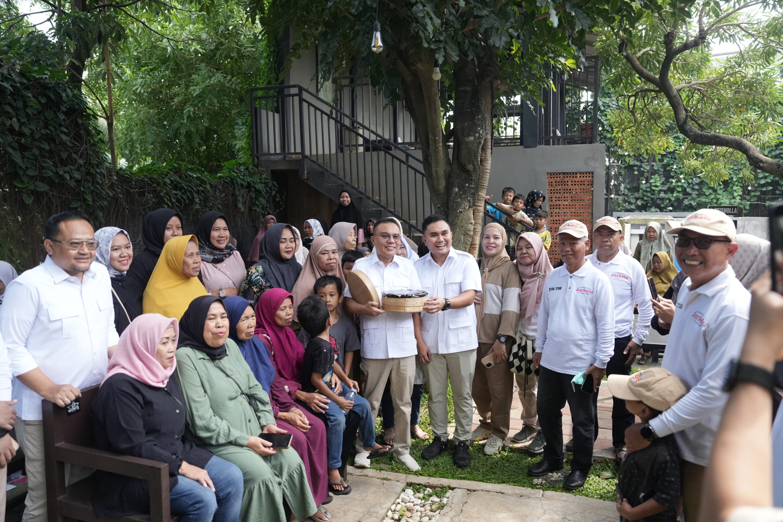 Wakil Ketua DPR RI, Sufmi Dasco Ahmad, saat bertemu kader, simpatisan, dan masyarakat dalam rangka aspirasi konstituen Dapil di Pondok Aren, Kota Tangerang Selatan, Banten. Foto: Singgih/vel.