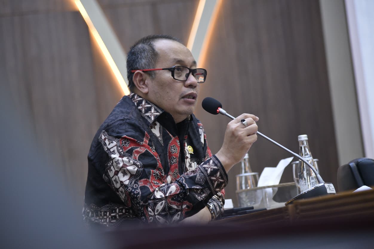 Anggota Baleg DPR RI Sofwan Dedy Ardyanto saat RDPU penyusunan RUU tentang Komoditas Strategis di Gedung Nusantara I. Foto: Munchen/vel.