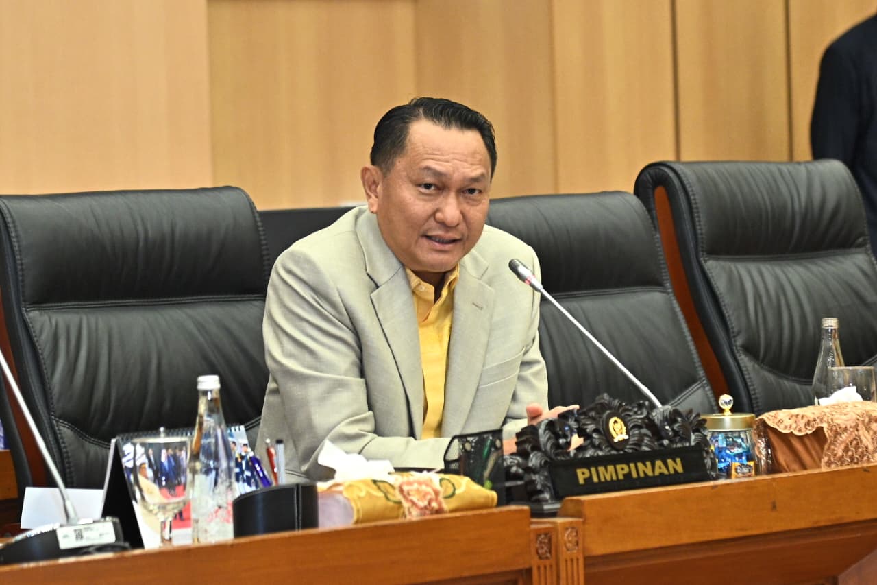 Ketua Komisi XII DPR RI, Bambang Patijaya dalam Audiensi Komisi XII DPR RI dengan Komunitas Eco Enzyme Indonesia Bersatu di Ruang Rapat Komisi XII, Kompleks Parlemen, Senayan, Jakarta, Kamis (15/1/2026). Foto: Farhan/Mahendra.