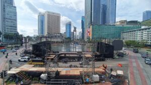 Suasana Bundaran HI usai, kemeriahan malam tahun baru. Foto: Uc/Karisma..