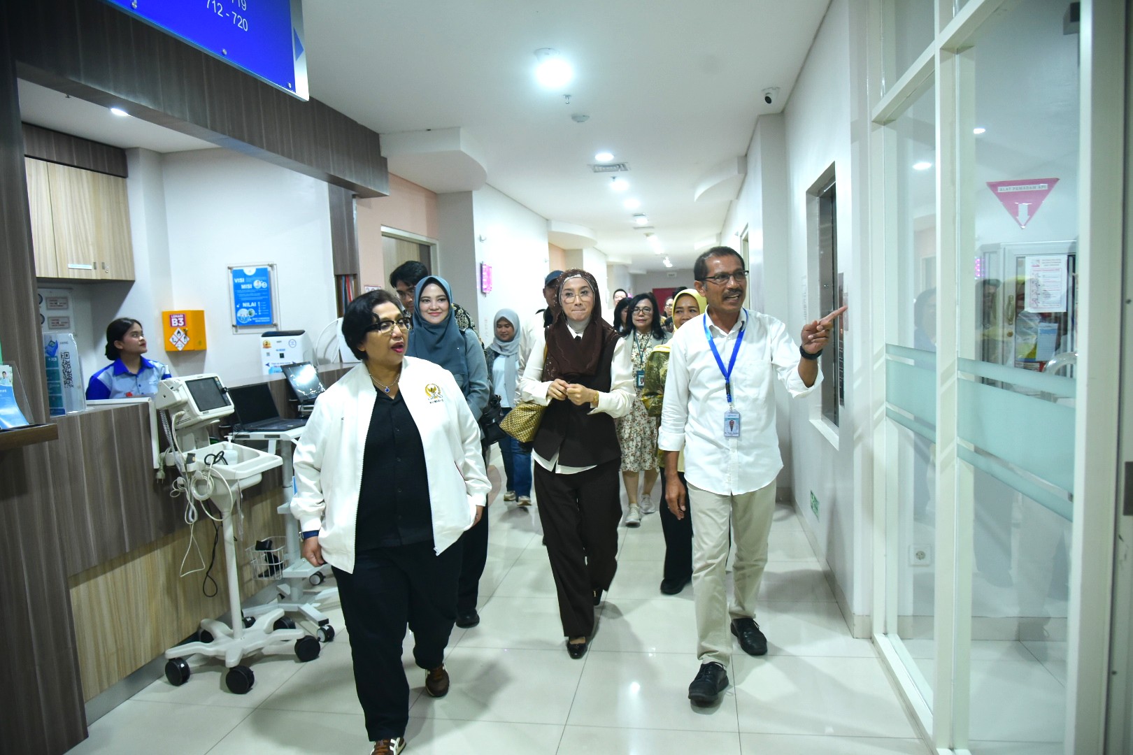 Wakil Ketua Badan Urusan Rumah Tangga (BURT) DPR RI, Desy Ratnasari (tengah) saat memimpin kunjungan kerja BURT ke Rumah Sakit Murni Teguh Memorial Hospital di Medan, Selasa (27/1/2026). Foto: Oji/Mahendra.