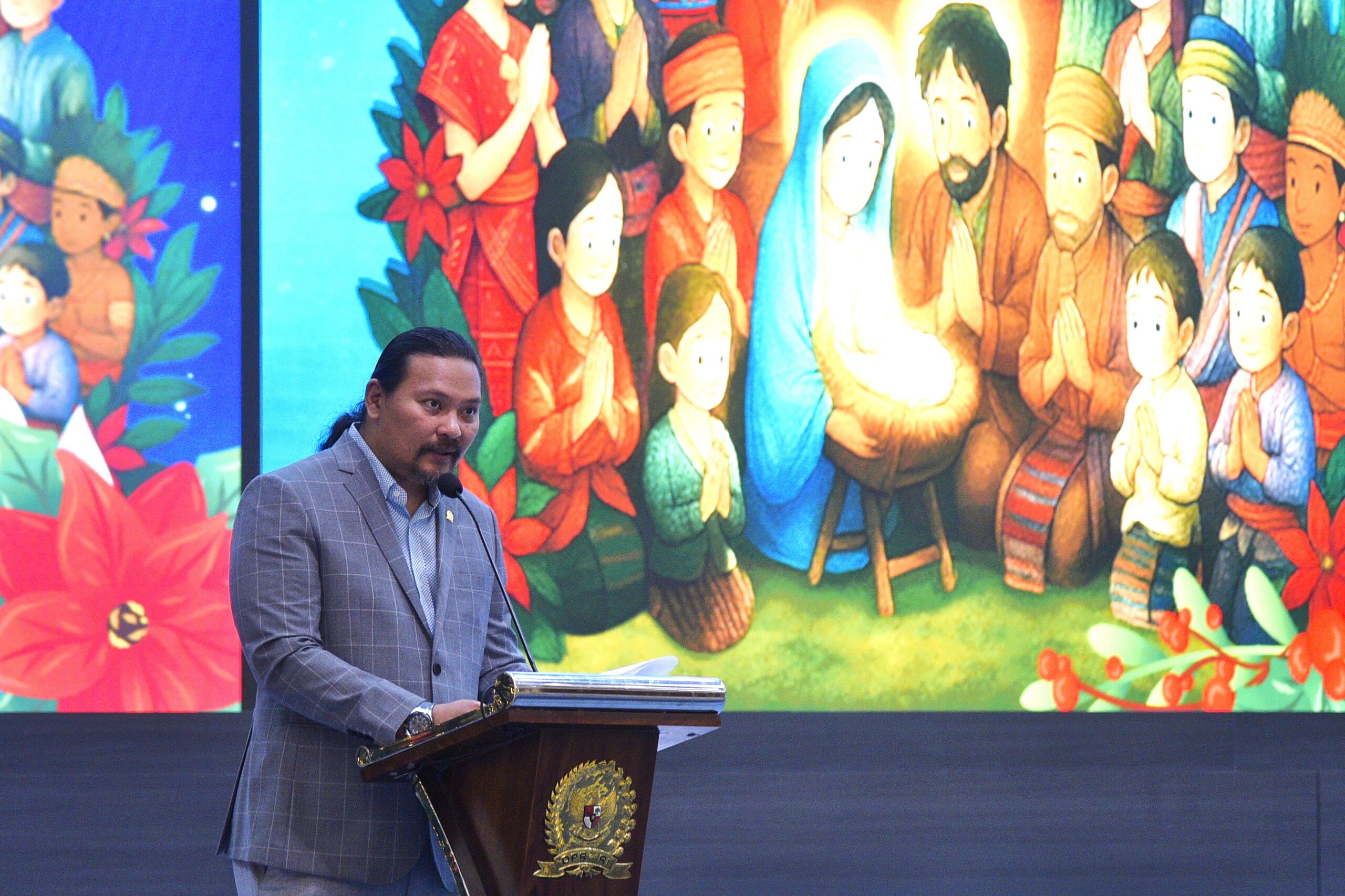 Anggota DPR RI, Martin Daniel Tumbelaka selaku Ketua Panitia Natal PDO DPR–MPR–DPD RI, dalam konferensi pers di Ruang Pustakaloka, Gedung Nusantara IV DPR RI, Senayan, Jakarta, Kamis (14/1/2026). Foto: Munchen/Mahendra.