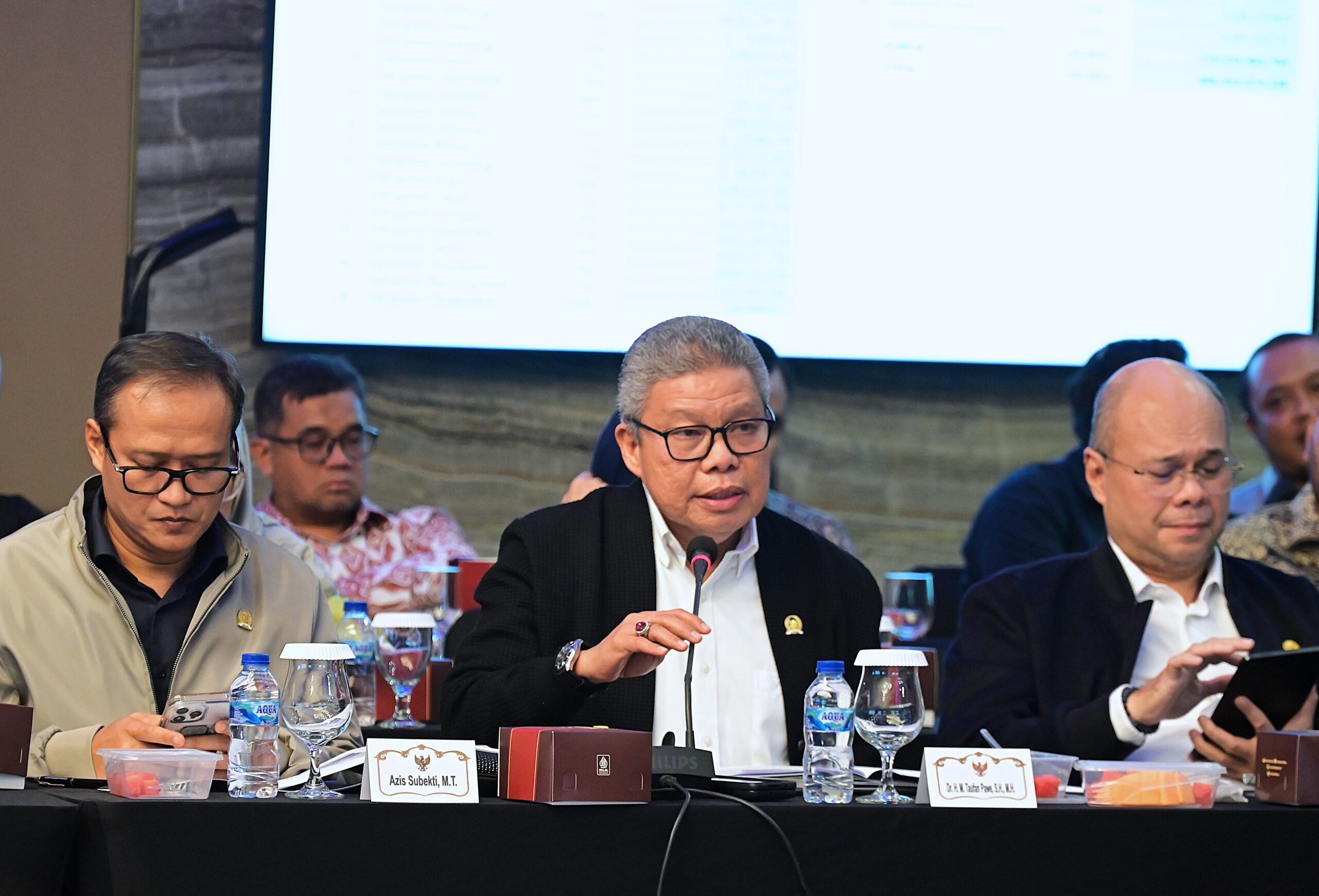 Anggota Komisi II DPR RI Taufan Pawe saat mengikuti kunjungan kerja spesifik Komisi II DPR RI ke Bandung, Jawa Barat, Rabu (28/01/2026). Foto : Tari/Andri.