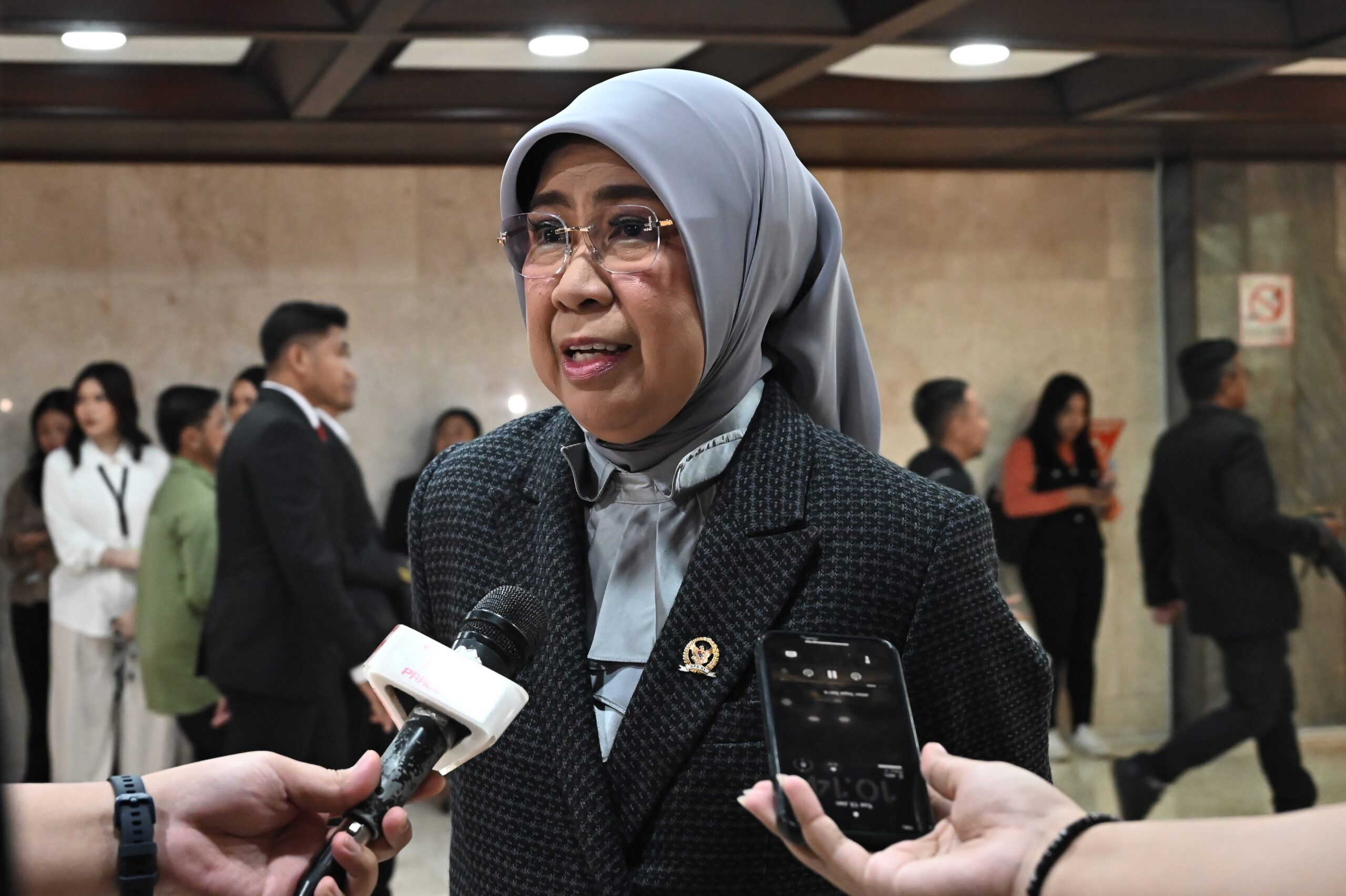 Anggota Komisi XI Andi Yuliani Paris sebelum menghadiri Rapat Paripurna, di Gedung DPR RI, Senayan, Jakarta, Selasa (13/01/2026). Foto: Alma/Karisma.