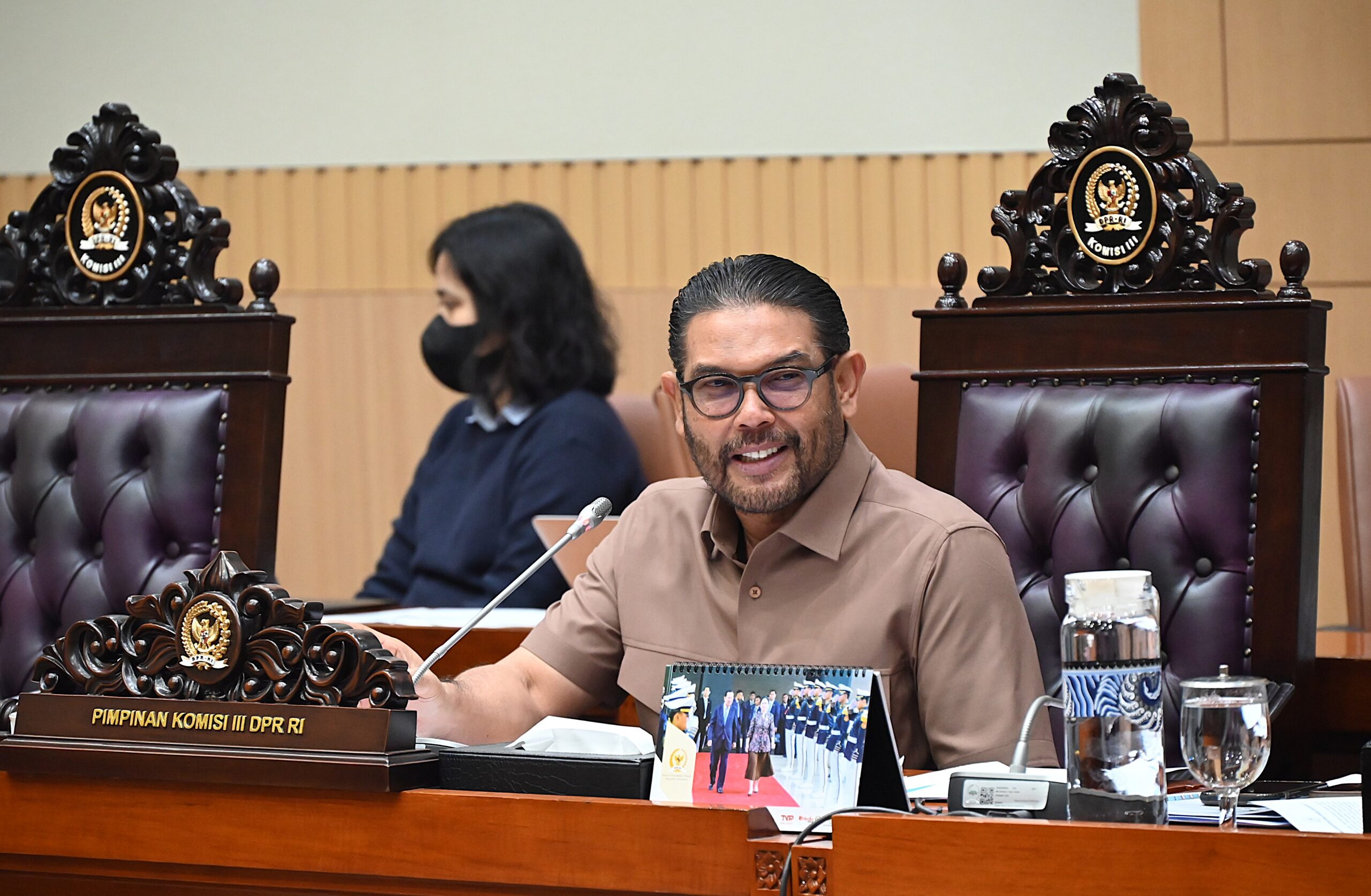 Anggota Komisi III DPR RI, Nasir Djamil saat RDPU bersama Direktorat Tindak Pidana Ekonomi dan Khusus Bareskrim Polri, LPSK, PPATK, OJK, serta Paguyuban Lender Dana Syariah Indonesia. di Gedung DPR, Senayan, Jakarta, Kamis (15/1/2026). Foto : Anne/Andri.