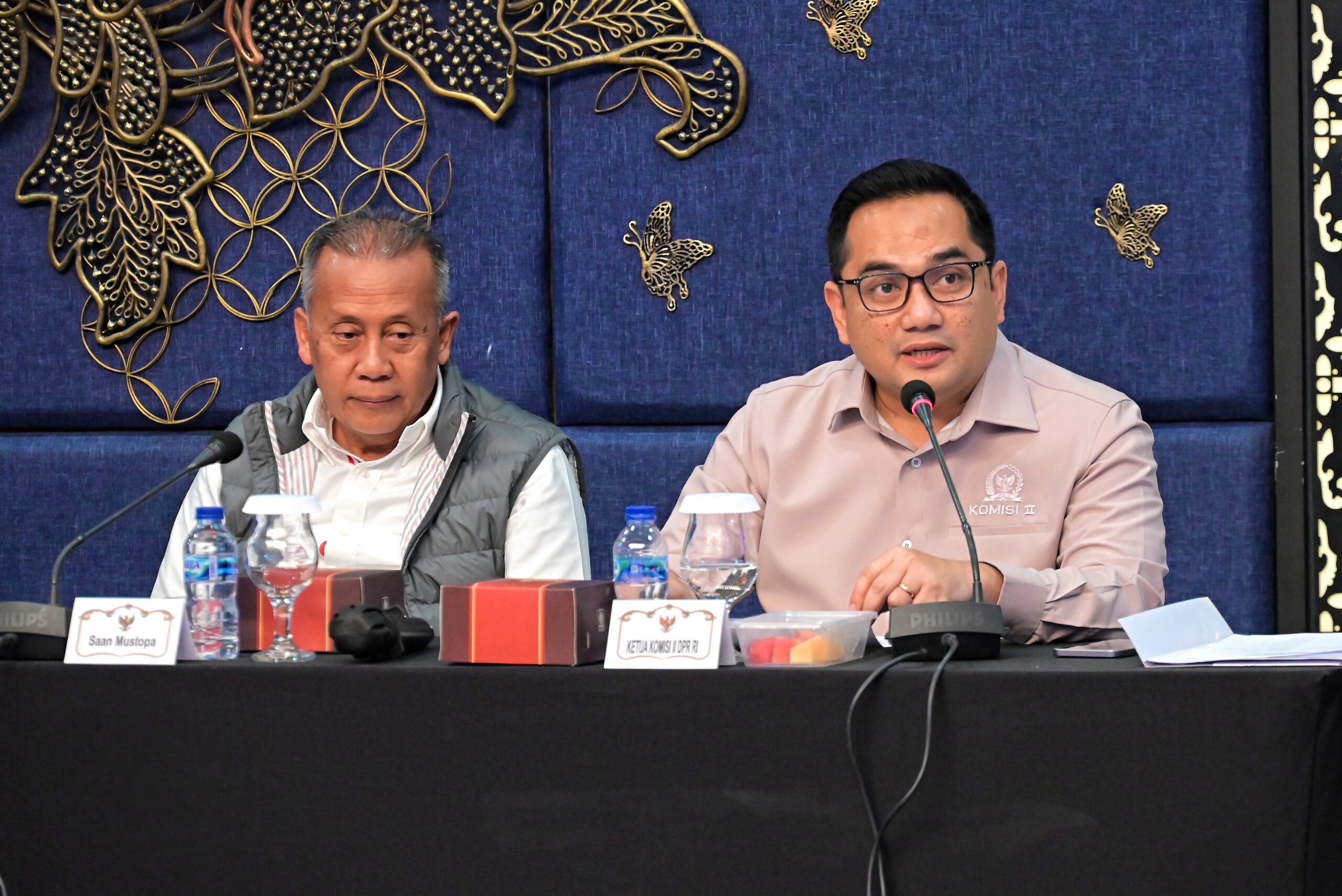 Ketua Komisi II DPR RI, Rifqinizamy Karsayuda dan Wakil Ketua DPR RI, Saan Mustopa dalam Kunjungan Spesifik Komisi II di Bandung, Jawa Barat, Rabu (28/01/2026). Foto: Mentari/Mahendra.