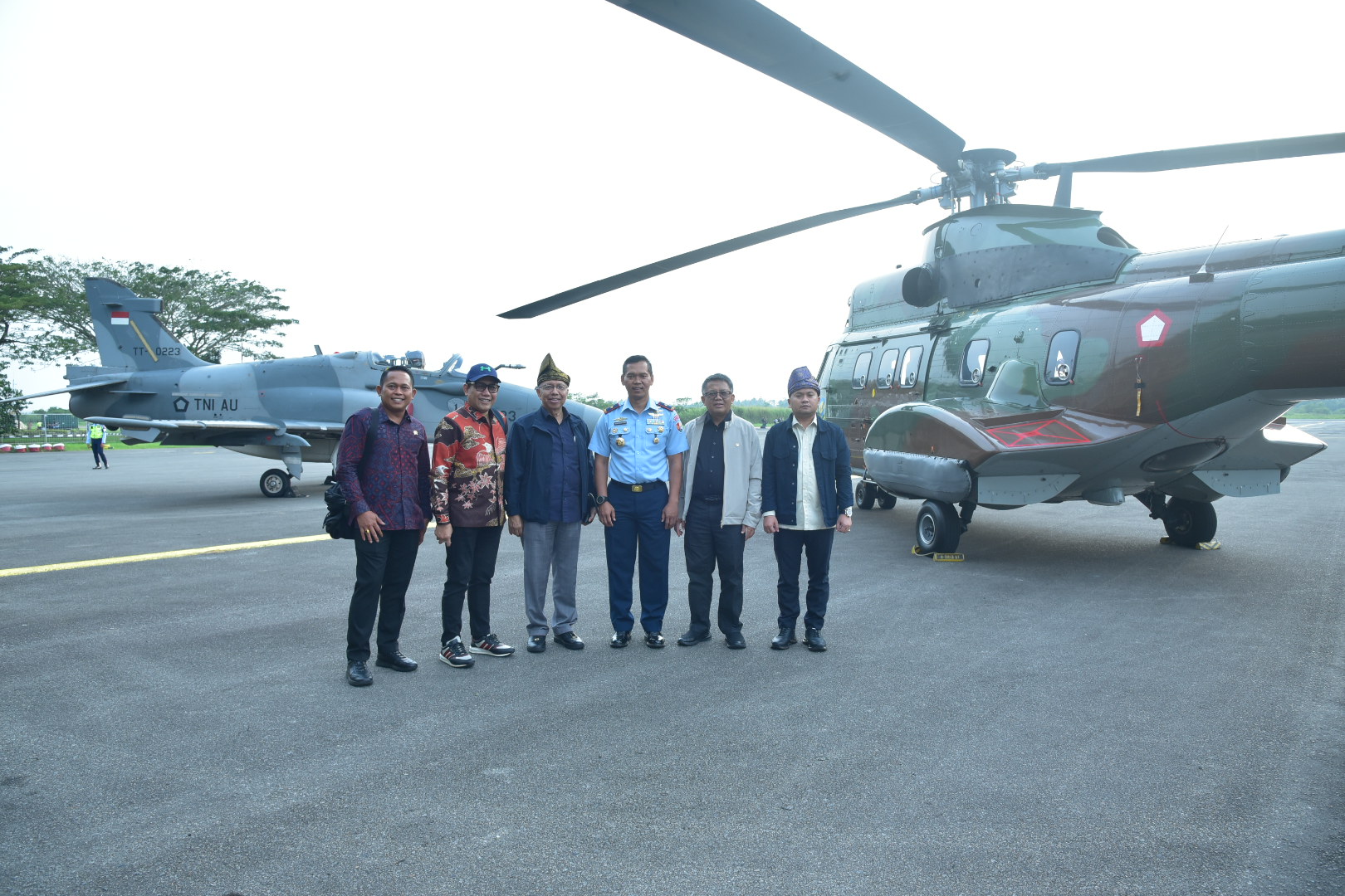 Anggota Komisi I DPR RI, Yulius Setiarto saat Tim Kunjungan Kerja Spesifik Komisi I DPR RI melakukan peninjauan langsung ke Lanud Supadio, Pontianak, Kalimantan Barat, Rabu (28/1/2026). Foto : Oji/Andri.