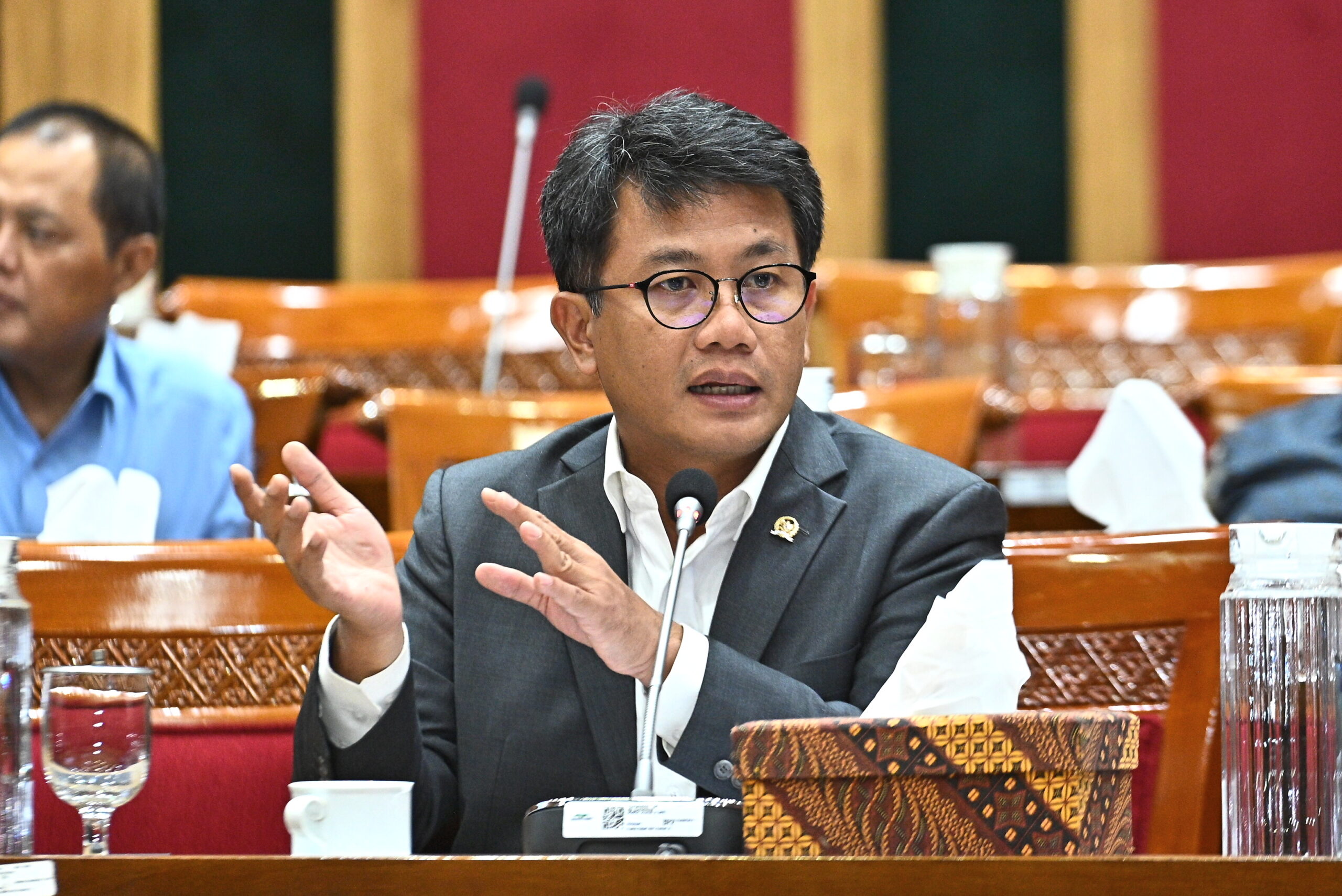 Anggota Komisi X DPR RI, Bonnie Triyana saat mengikuti Rapat Dengar Pendapat (RDP) Komisi X DPR RI dengan Kepala Perpustakaan Nasional, di Nusantara I, DPR RI, Senayan, Jakarta, Rabu (14/1/2025). Foto: Farhan/Mahendra.