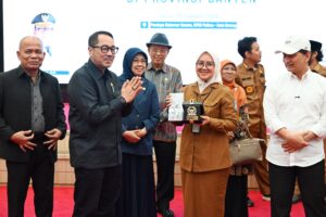 Anggota Badan Legislasi DPR RI, Firman Soebagyo saat Kunjungan Kerja Badan Legislasi di Kawasan Pusat Pemerintahan Provinsi Banten, Kota Serang pada Senin (26/01/2026). Foto: uc/Mahendra.