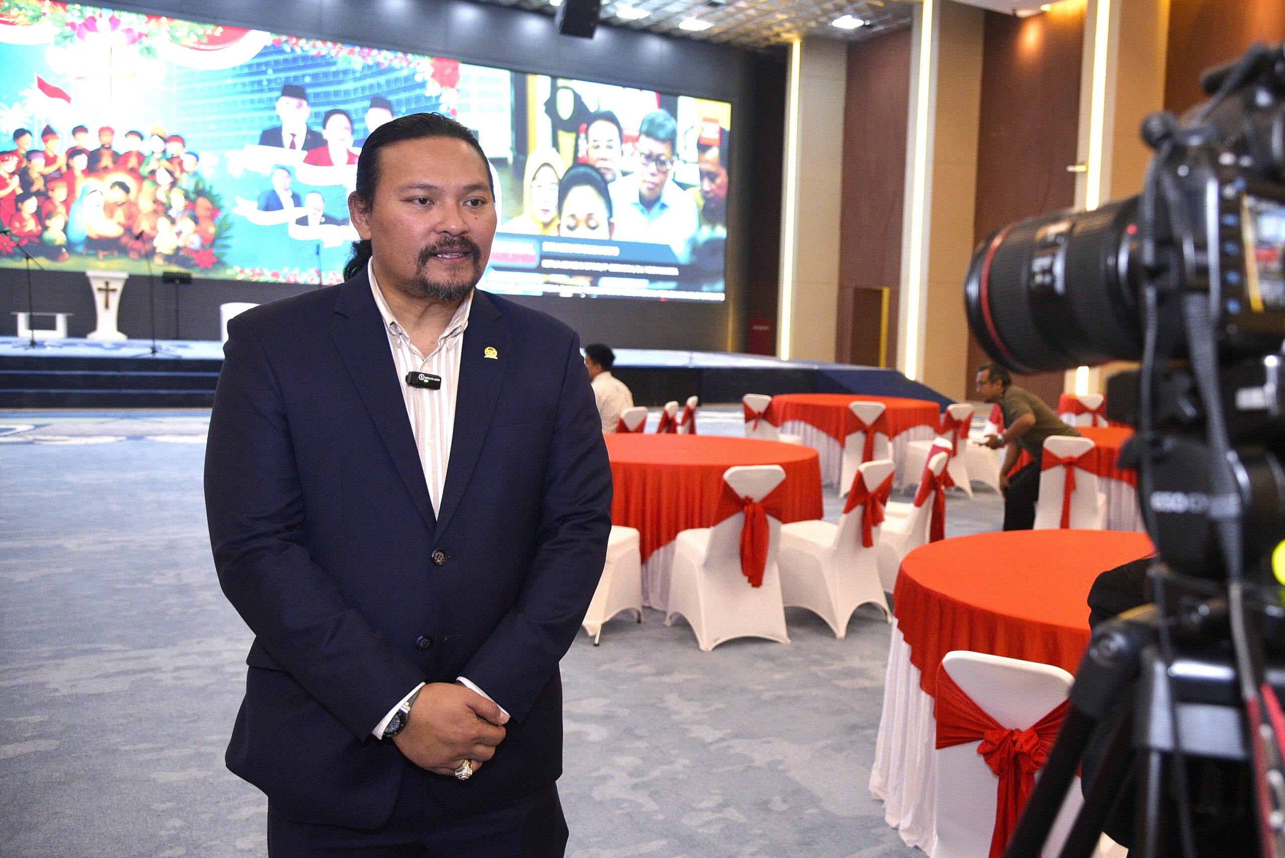 Anggota Komisi III DPR RI, Martin Daniel Tumbelaka saat menghadiri Perayaan Natal 2025 dan Tahun Baru 2026 MPR-DPR-DPD RI bertempat di Ruang Pustakaloka, Gedung Nusantara IV DPR RI, Senayan, Jakarta, Rabu (14/1/2026). Foto: Munchen/Mahendra.