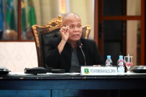 Wakil Ketua Baleg DPR RI, Sturman Panjaitan (tengah) saat memimpin Kunjungan Kerja Baleg ke di Kawasan Pusat Pemerintahan Provinsi Banten, Kota Serang pada Senin (26/01/2026). Foto: uc/Mahendra.