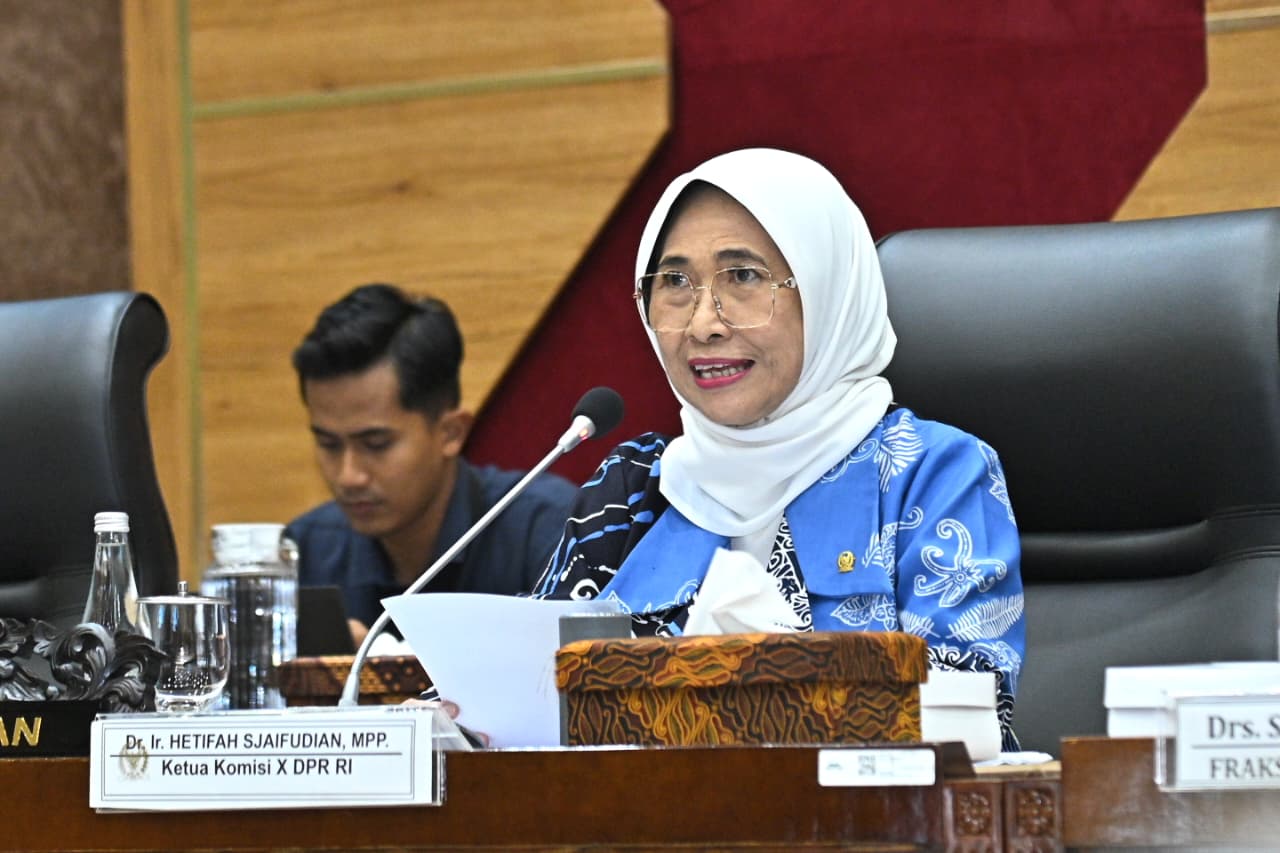 Ketua Komisi X DPR RI Hetifah Sjaifudian saat memimpin Rapat Dengar Pendapat (RDP) dengan Perpustakaan Nasional Republik Indonesia (Perpusnas RI) pada awal masa sidang tahun 2026 di Nusantara I, Senayan, Jakarta, Rabu (14/1/2026). Foto : Farhan/Andri.