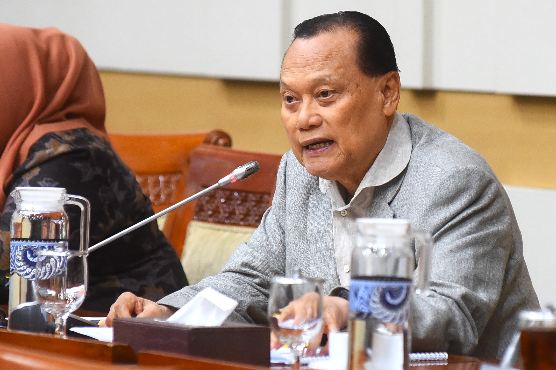 Anggota Komisi III DPR RI Adang Daradjatun saat mengikuti Rapat Dengar Pendapat Umum (RDPU) bersama Komisi III DPR RI yang berlangsung di Gedung Nusantara II, DPR RI, Senayan, Jakarta, Rabu (14/1/2026). Foto: Dep/Mahendra.