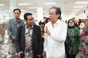 Anggota Komisi VII DPR RI Hendry Munief saat mengikuti Kunjungan Kerja Spesifik Komisi VII DPR RI ke PT Sido Muncul, di Semarang, Jawa Tengah, Jumat (23/1/2026). Foto : We/Andri.